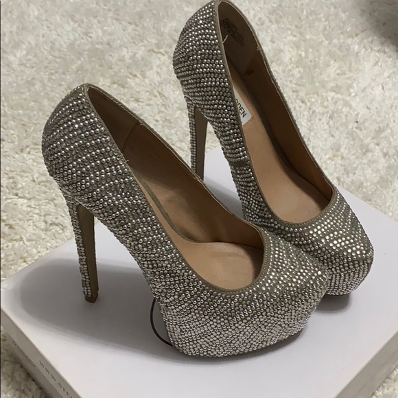 Steve Madden Dyvinal Platform Pumps - Picture 5 of 6